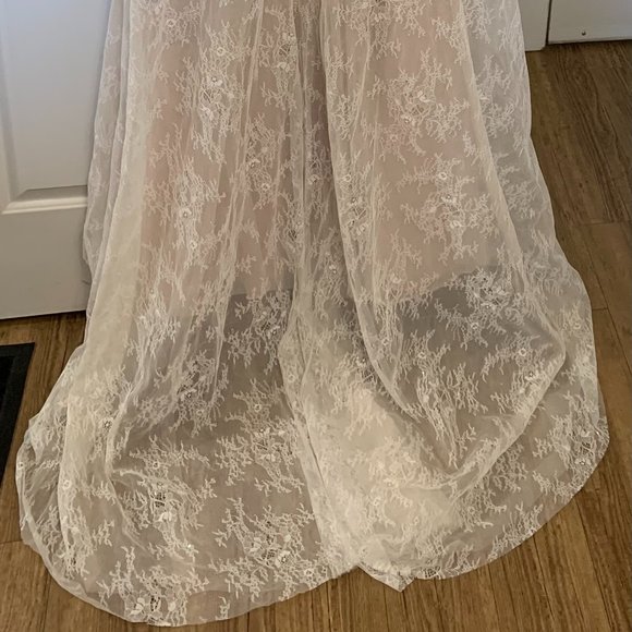 Wedding Dress - Picture 4 of 8